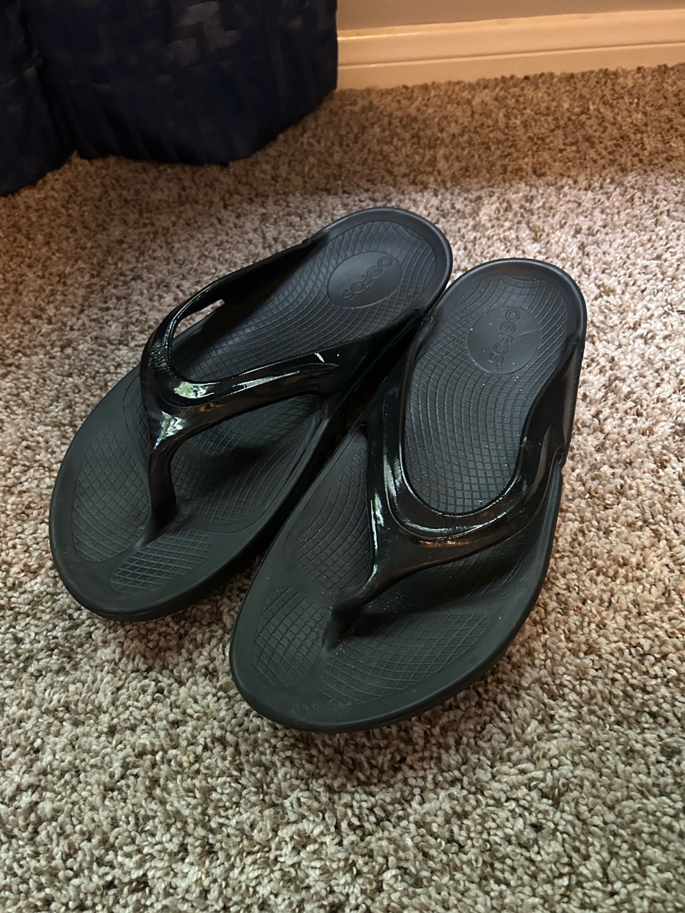 OOFOS OOlala Sandals Womens US Sz 11.5  Thong Black
